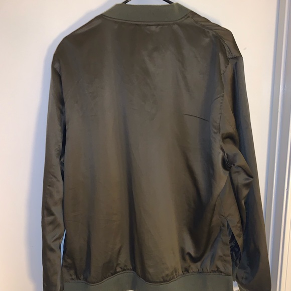 Men’s forever, 21 large bomber jacket, army green with splits small stain - Picture 4 of 6